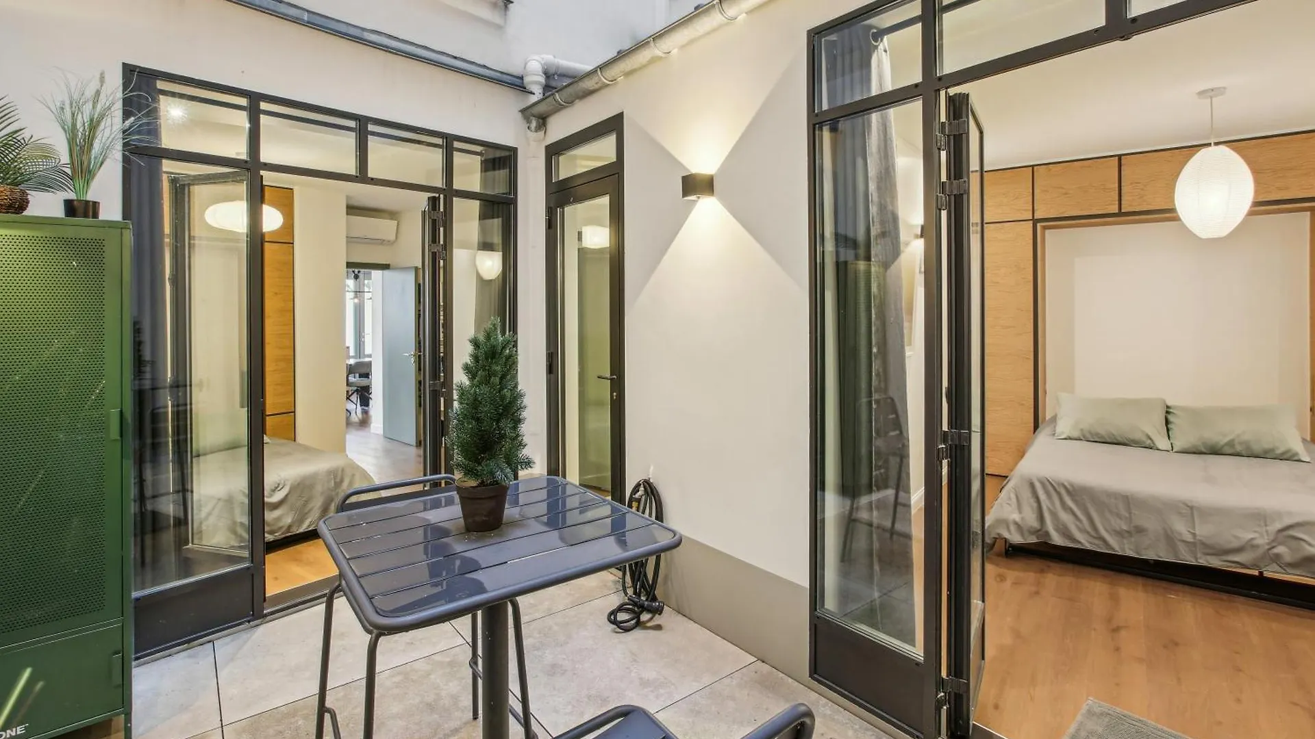 Luxury In The Heart Of St Germain A/C 3 Bedroom Outdoor Paris France